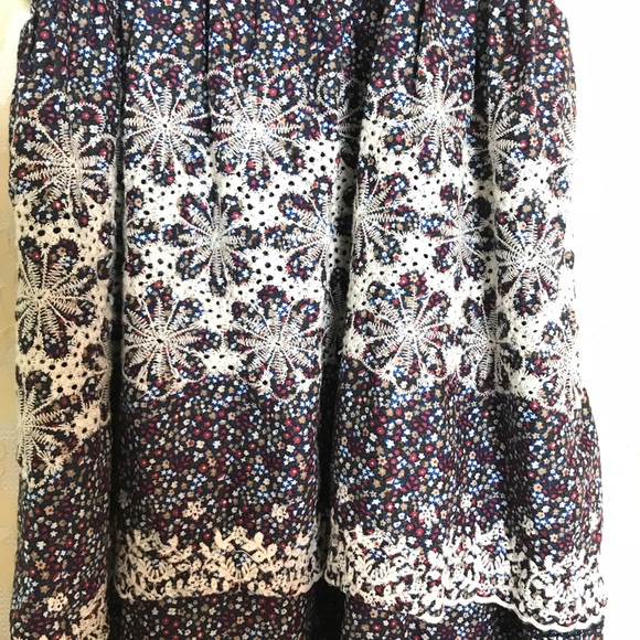 Flower layered dress w/ embroidery designs -size s - Picture 8 of 8